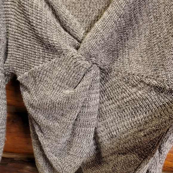 Absolutely Creative Unique gray sweater - Picture 6 of 6